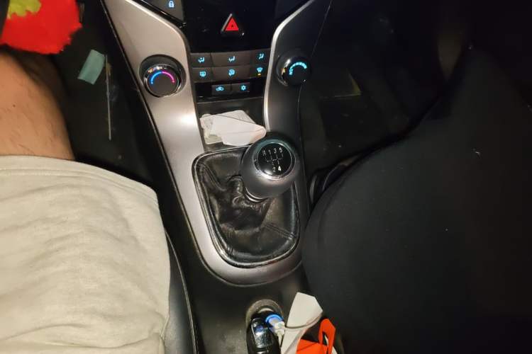 Used Chevrolet Cruze 2013 Hatchback 1.6L Manual Luxury Model Gear Lever