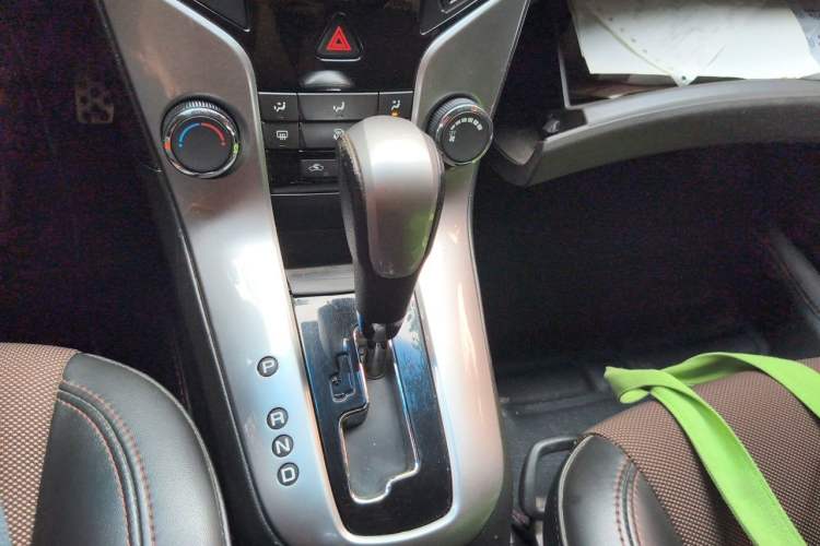 Used Chevrolet Cruze 2013 Hatchback 1.6L Automatic Luxury Model Gear Lever