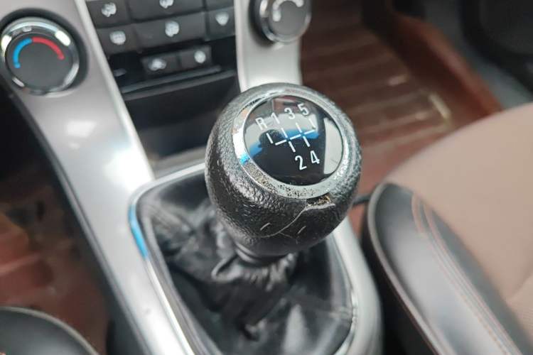 Used Chevrolet Cruze 2013 Hatchback 1.6L Manual Luxury Model Gear Lever