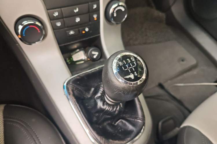 Used Chevrolet Cruze 2013 1.6L SE MT Gear Lever