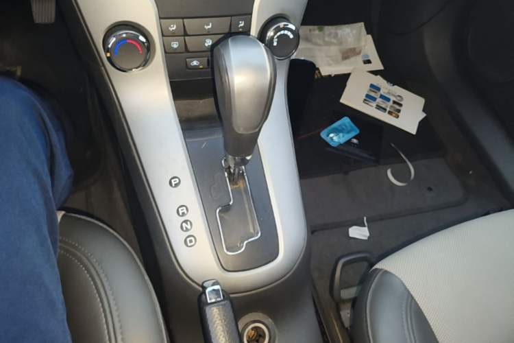 Used Chevrolet Cruze 2013 1.8L SE AT Gear Lever