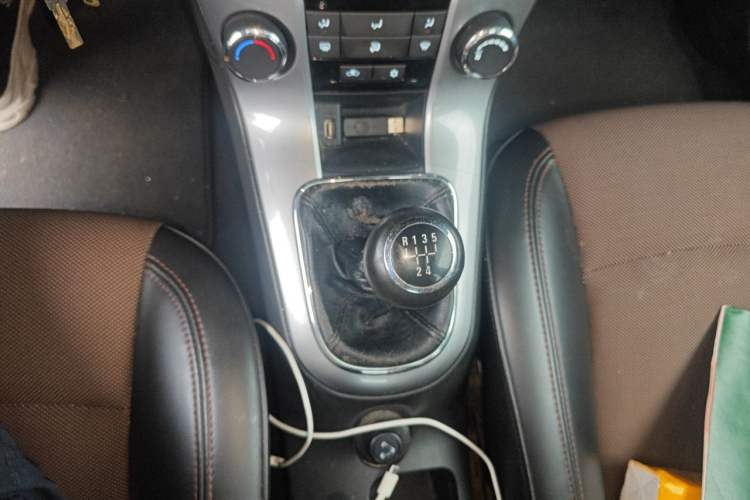 Used Chevrolet Cruze 2013 Hatchback 1.6L Manual Luxury Model Gear Lever