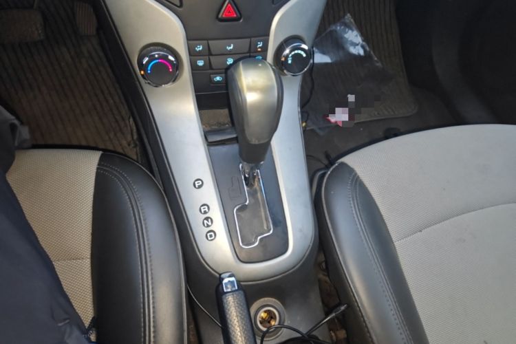 Used Chevrolet Cruze 2013 1.8L SE AT Gear Lever