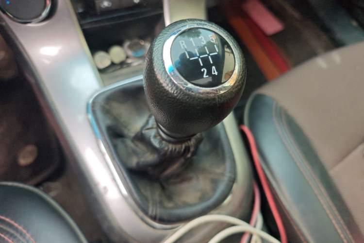 Used Chevrolet Cruze 2013 Hatchback 1.6L Manual Luxury Model Gear Lever