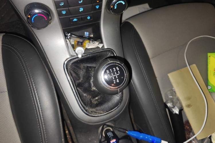 Used Chevrolet Cruze 2013 1.6L SE MT Gear Lever