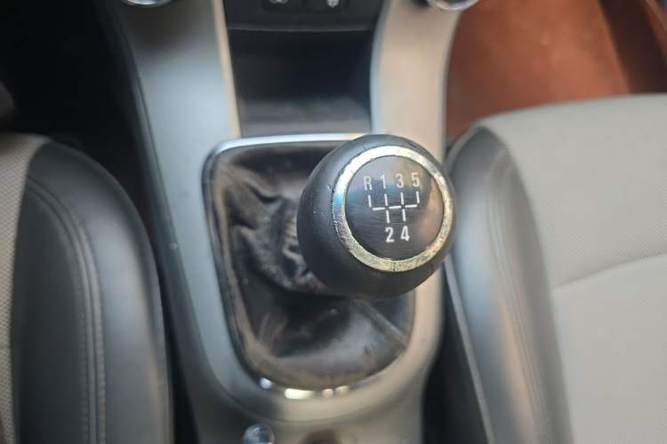 Used Chevrolet Cruze 2013 1.6L SL Grand Edition Manual Transmission Gear Lever