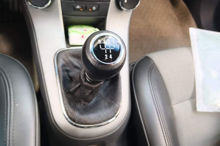 Used Chevrolet Cruze 2013 1.6L SE MT Gear Lever
