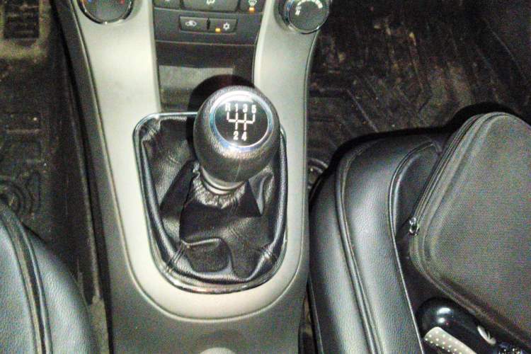 Used Chevrolet Cruze 2013 1.6L SL MT Gear Lever
