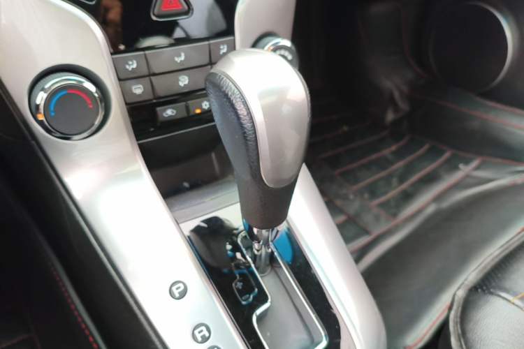 Used Chevrolet Cruze 2013 Hatchback 1.6L Automatic Luxury Model Gear Lever