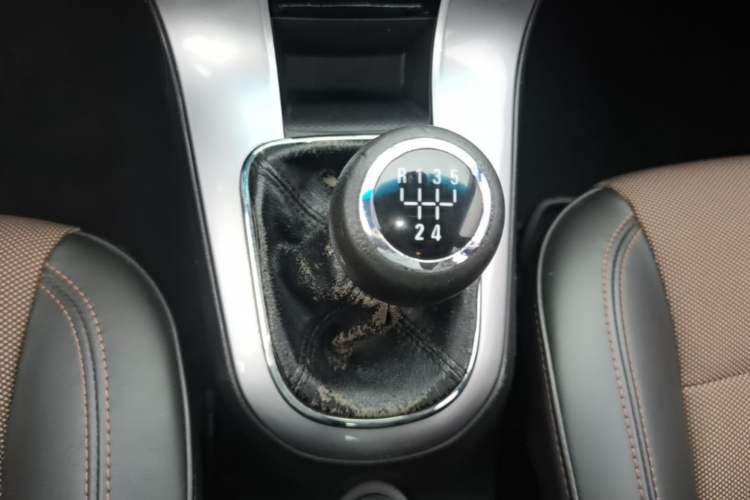 Used Chevrolet Cruze 2013 Hatchback 1.6L Manual Luxury Model Gear Lever