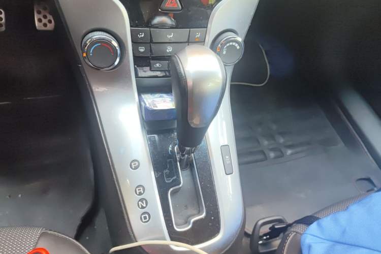 Used Chevrolet Cruze 2013 Hatchback 1.6T Automatic Flagship Model Gear Lever