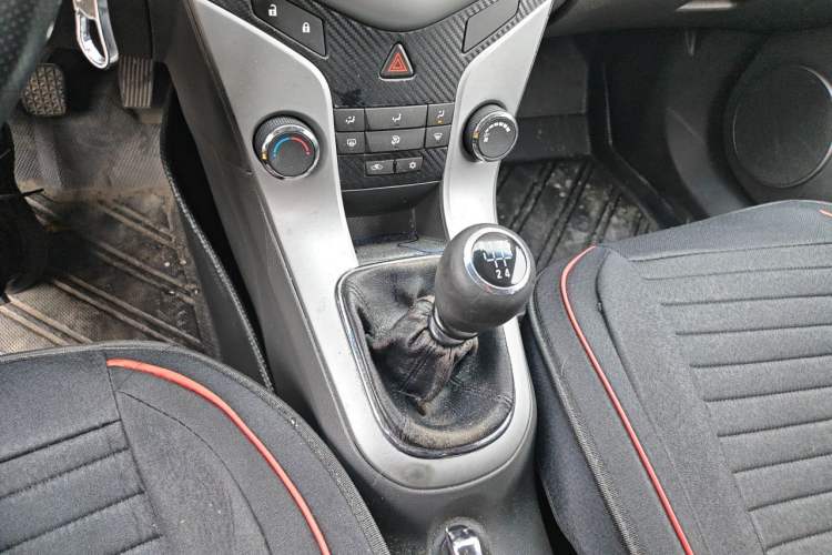 Used Chevrolet Cruze 2013 1.6L SE MT Gear Lever