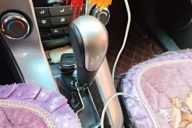 Used Chevrolet Cruze 2013 Hatchback 1.6L Automatic Luxury Model Gear Lever