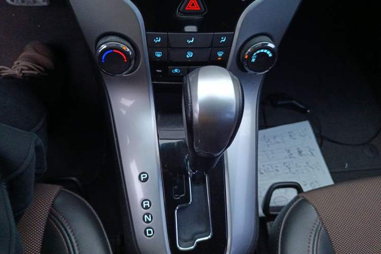 Used Chevrolet Cruze 2013 Hatchback 1.6L Automatic Luxury Model Gear Lever