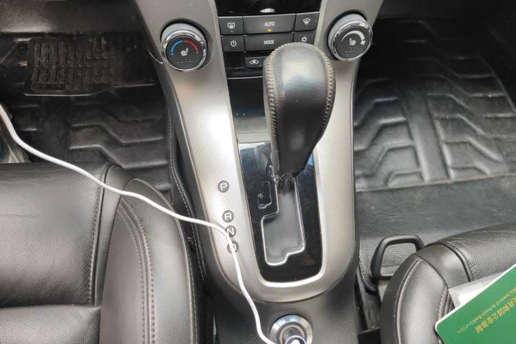 Used Chevrolet Cruze 2013 1.8L SX AT Gear Lever