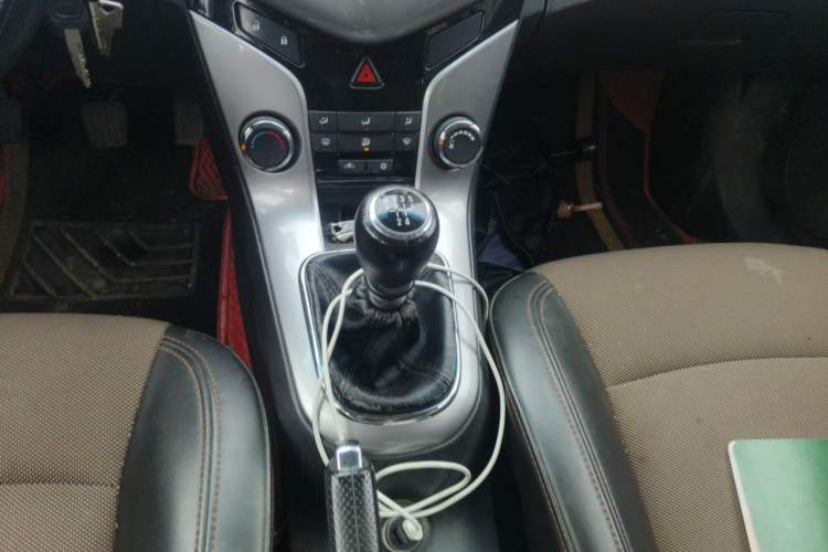 Used Chevrolet Cruze 2013 Hatchback 1.6L Manual Luxury Model Gear Lever