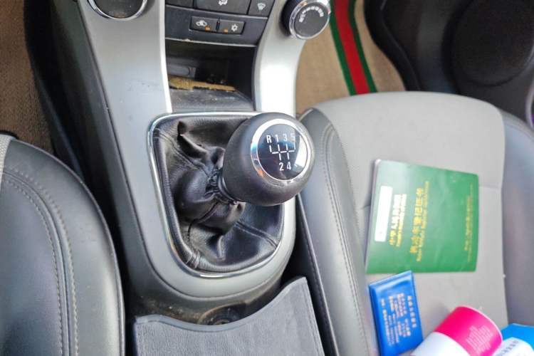 Used Chevrolet Cruze 2013 1.6L SL MT Gear Lever