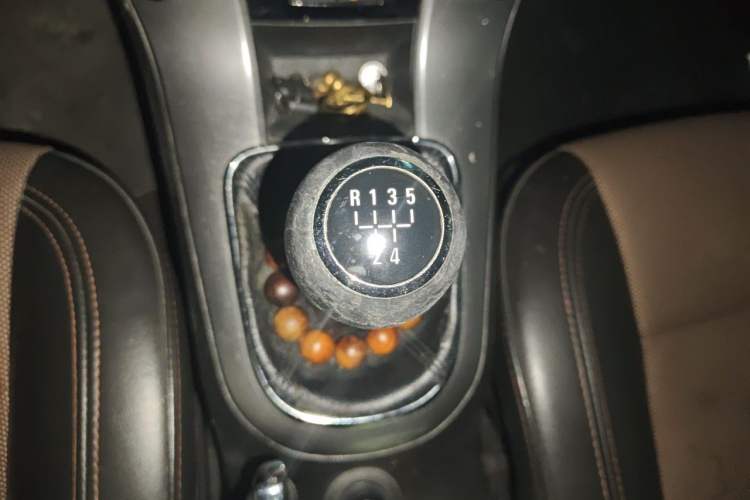 Used Chevrolet Cruze 2013 Hatchback 1.6L Manual Luxury Model Gear Lever