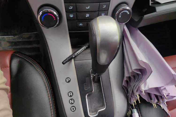 Used Chevrolet Cruze 2013 1.8L SE AT Gear Lever