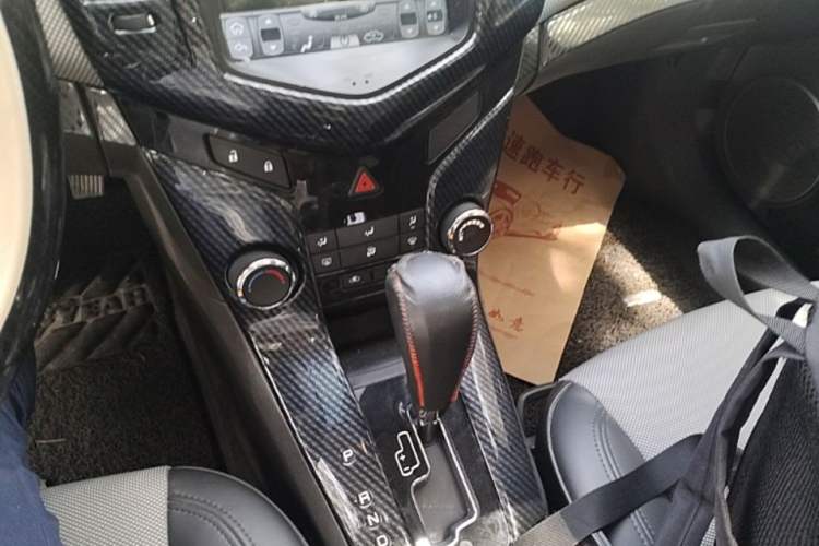 Used Chevrolet Cruze 2013 1.8L SE AT Gear Lever