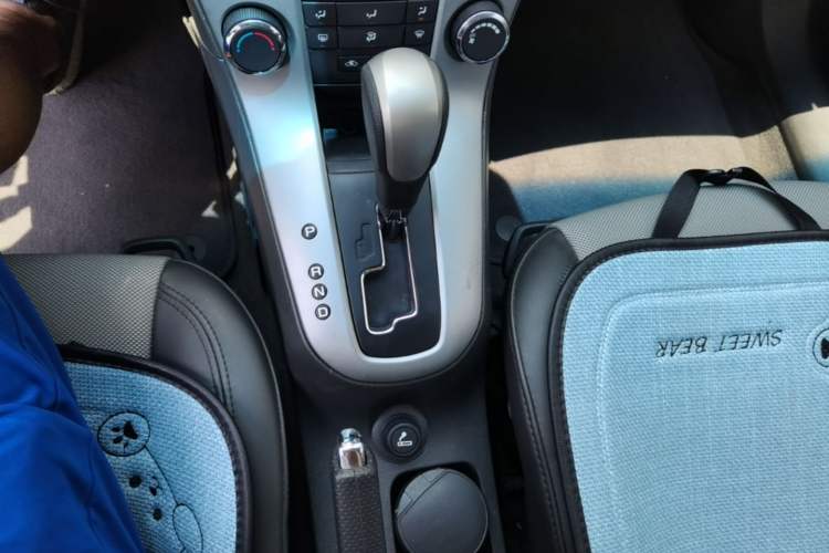 Used Chevrolet Cruze 2013 1.8L SE AT Gear Lever