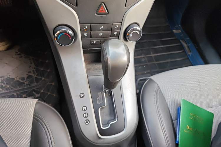 Used Chevrolet Cruze 2013 1.8L SE AT Gear Lever