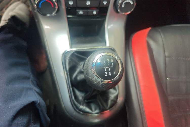 Used Chevrolet Cruze 2013 Hatchback 1.6L Manual Luxury Model Gear Lever