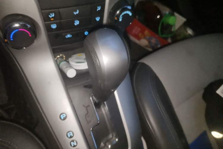 Used Chevrolet Cruze 2013 1.8L SE AT Gear Lever