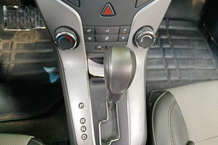 Used Chevrolet Cruze 2013 1.6L SE AT Gear Lever