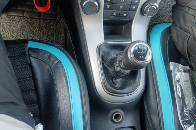 Used Chevrolet Cruze 2013 1.6L SL MT Gear Lever