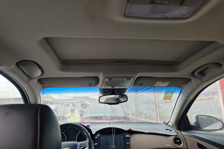 Used Chevrolet Cruze 2013 Hatchback 1.6L Manual Luxury Model Headliner