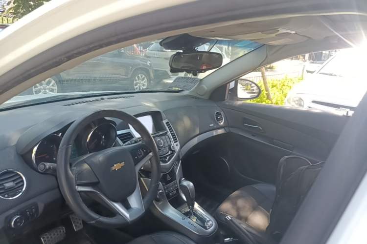 Used Chevrolet Cruze 2013 Hatchback 1.6T Automatic Flagship Model Headliner