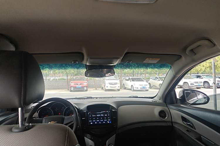 Used Chevrolet Cruze 2013 1.6L SL MT Headliner