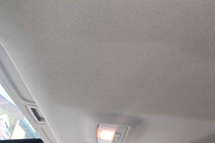 Used Chevrolet Cruze 2013 Hatchback 1.6L Automatic Luxury Model Headliner