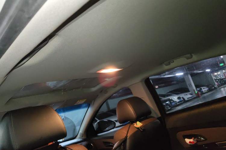 Used Chevrolet Cruze 2013 Hatchback 1.6L Automatic Luxury Model Headliner