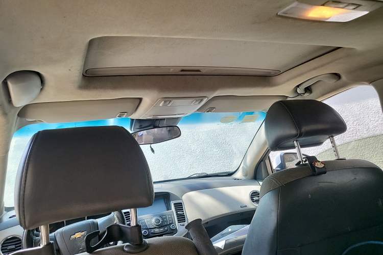 Used Chevrolet Cruze 2013 1.6L SE MT Headliner