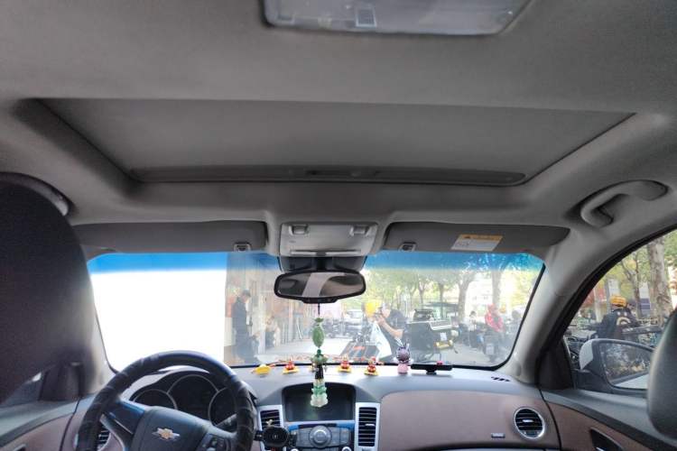 Used Chevrolet Cruze 2013 Hatchback 1.6L Automatic Luxury Model Headliner