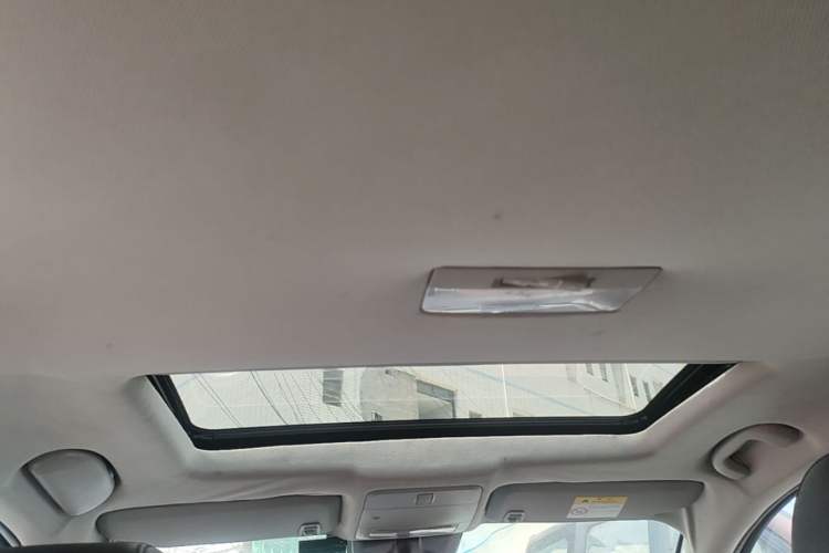 Used Chevrolet Cruze 2013 Hatchback 1.6L Automatic Luxury Model Headliner