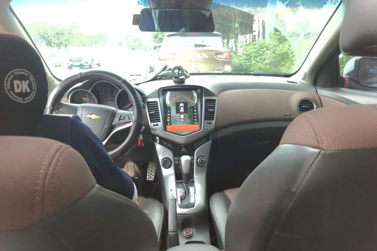 Used Chevrolet Cruze 2013 Hatchback 1.6L Automatic Luxury Model Headliner