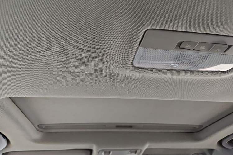 Used Chevrolet Cruze 2013 Hatchback 1.6L Manual Luxury Model Headliner