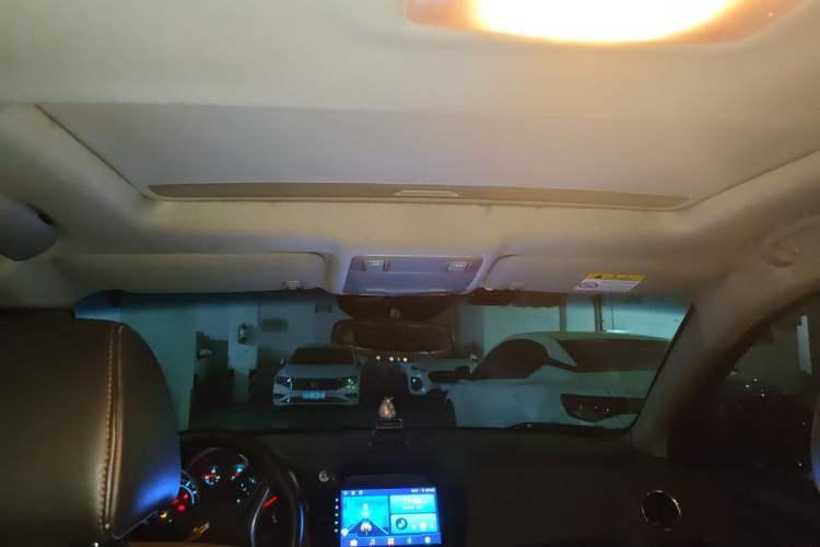 Used Chevrolet Cruze 2013 Hatchback 1.6L Manual Luxury Model Headliner