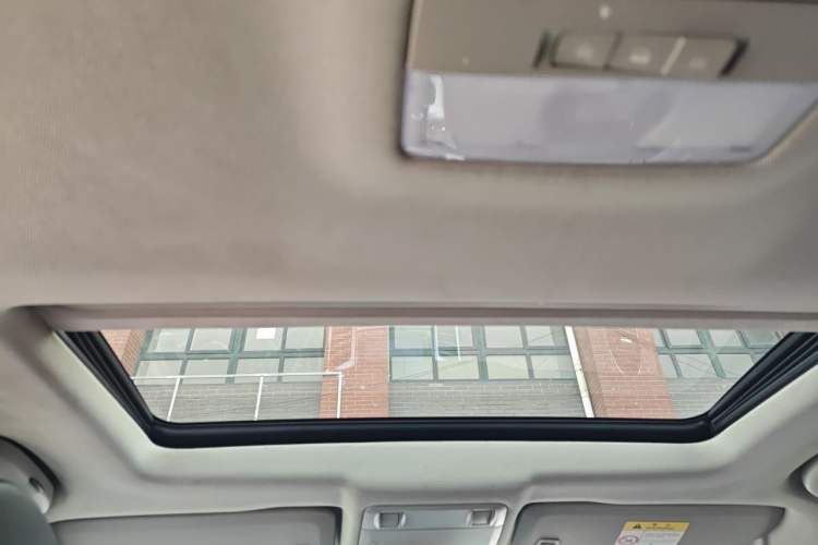 Used Chevrolet Cruze 2013 Hatchback 1.6L Manual Luxury Model Headliner