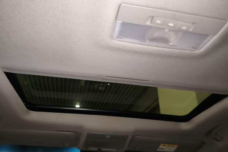 Used Chevrolet Cruze 2013 Hatchback 1.6L Manual Luxury Model Headliner