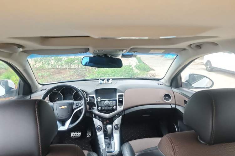 Used Chevrolet Cruze 2013 Hatchback 1.6L Automatic Luxury Model Headliner