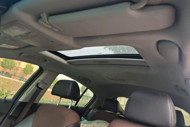 Used Chevrolet Cruze 2013 Hatchback 1.6L Manual Luxury Model Headliner