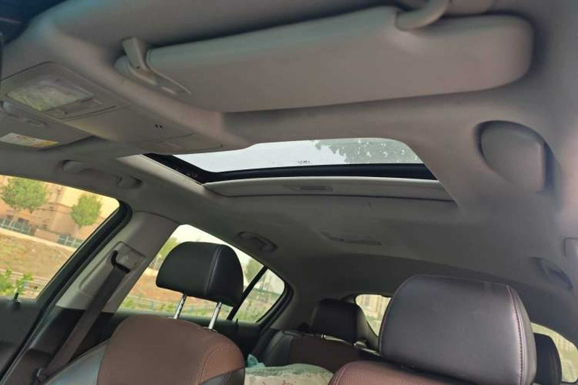 Used Chevrolet Cruze 2013 Hatchback 1.6L Manual Luxury Model Headliner