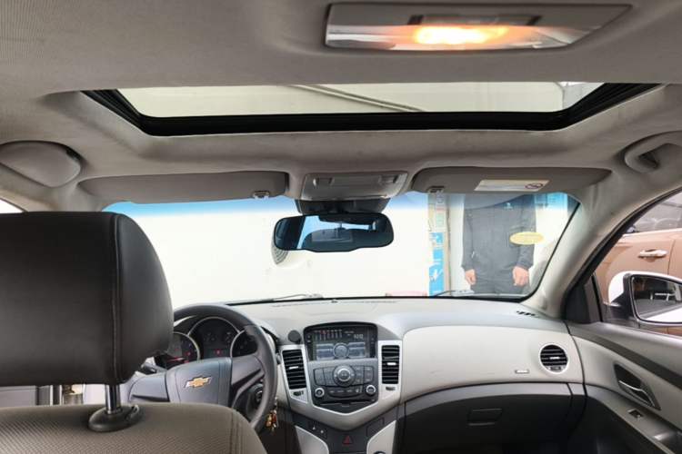 Used Chevrolet Cruze 2013 1.6L SE MT Headliner