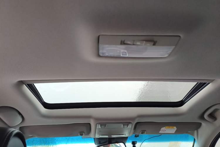 Used Chevrolet Cruze 2013 Hatchback 1.6L Automatic Luxury Model Headliner