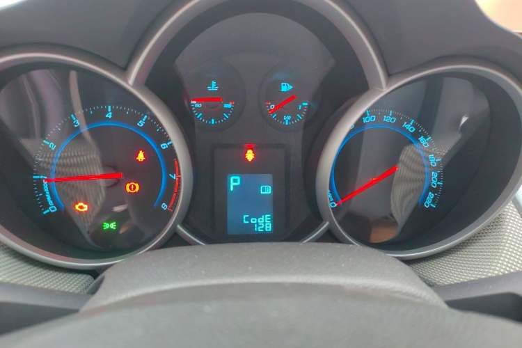 Used Chevrolet Cruze 2013 1.8L SE AT Instrument Cluster