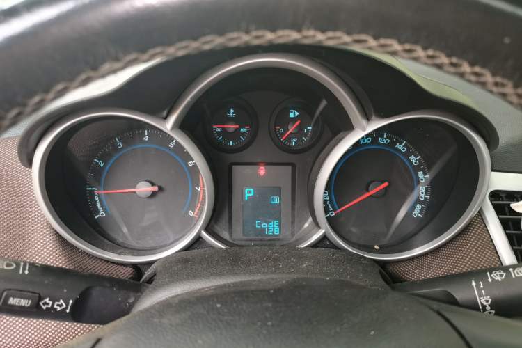 Used Chevrolet Cruze 2013 Hatchback 1.6L Automatic Luxury Model Instrument Cluster
